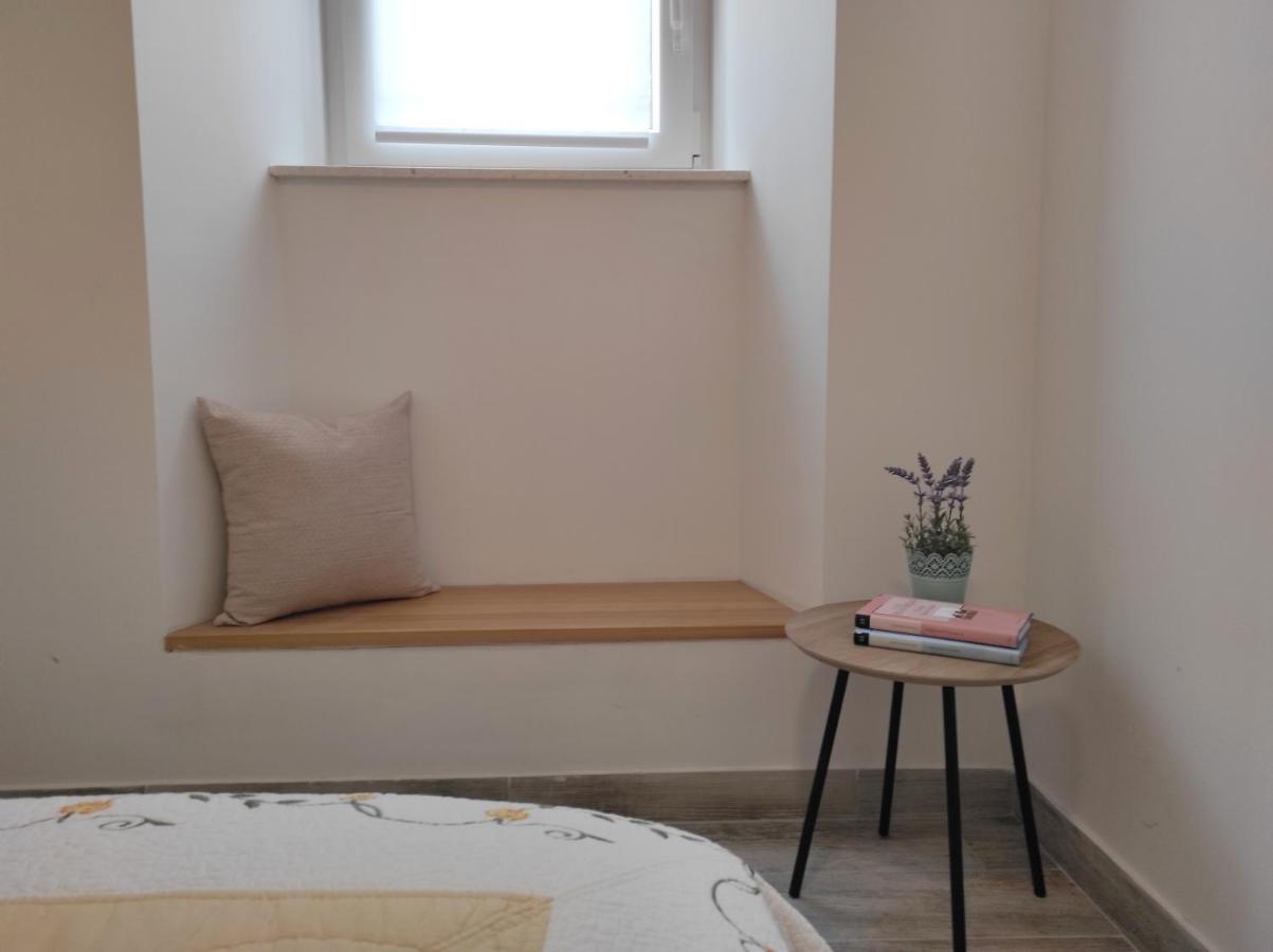 Apartments Bepi คอมีชา ภายนอก รูปภาพ